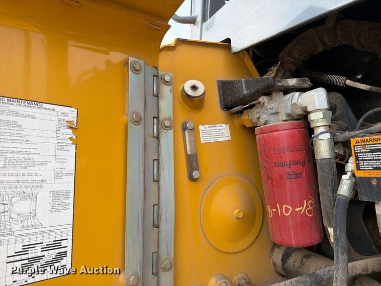 image for item YA5107 2006 John Deere 750J LT dozer