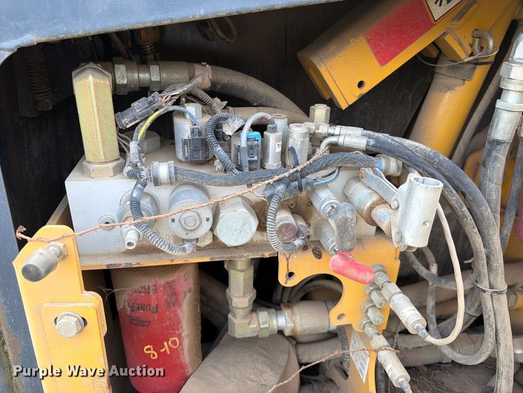 image for item YA5107 2006 John Deere 750J LT dozer