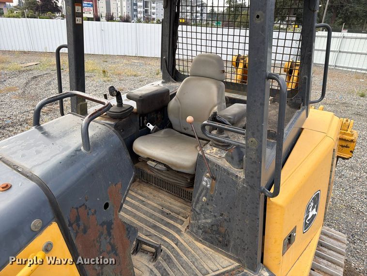 image for item YA5107 2006 John Deere 750J LT dozer