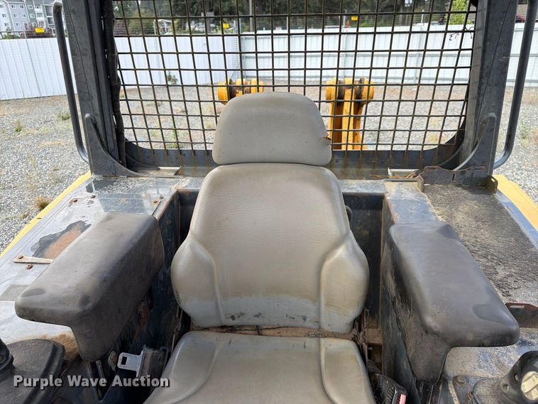 image for item YA5107 2006 John Deere 750J LT dozer