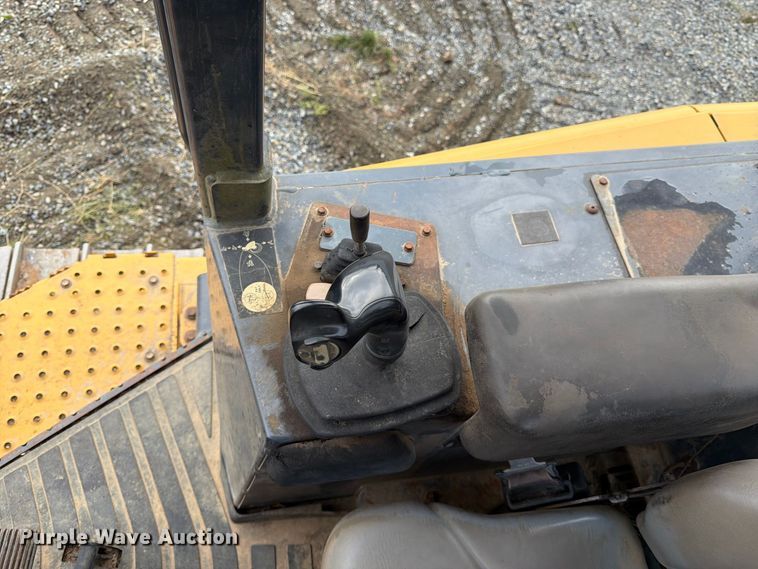 image for item YA5107 2006 John Deere 750J LT dozer