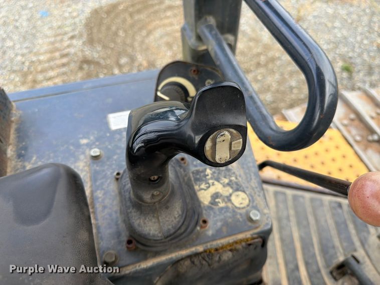 image for item YA5107 2006 John Deere 750J LT dozer