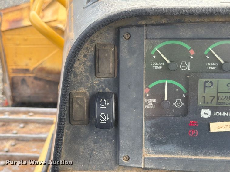 image for item YA5107 2006 John Deere 750J LT dozer