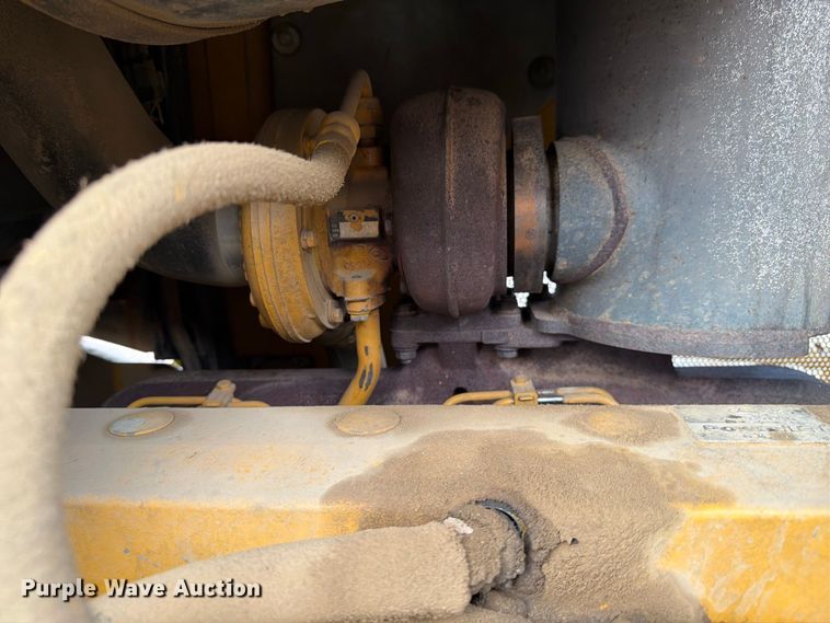 image for item YA5107 2006 John Deere 750J LT dozer