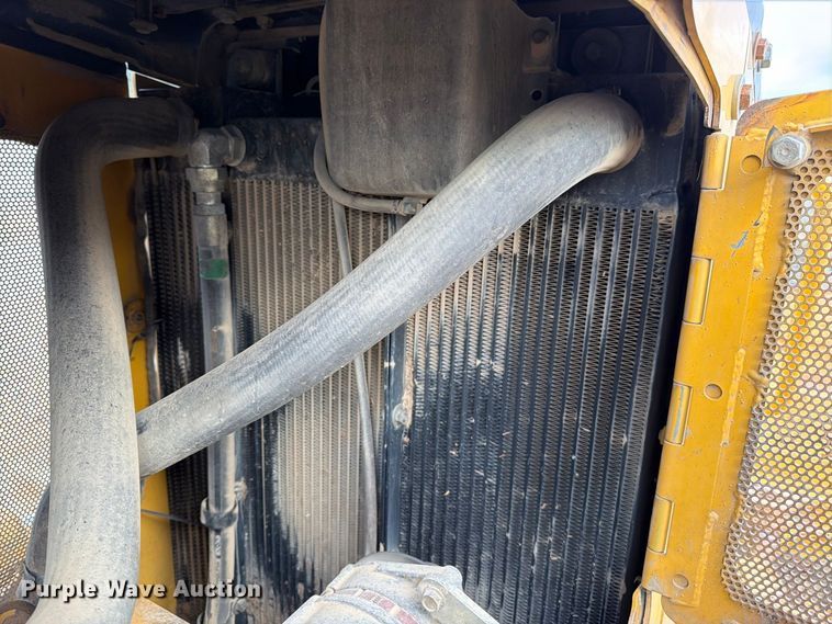 image for item YA5107 2006 John Deere 750J LT dozer