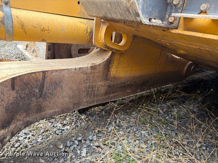 image for item YA5107 2006 John Deere 750J LT dozer