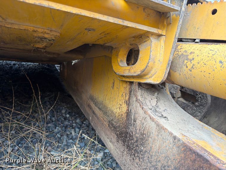 image for item YA5107 2006 John Deere 750J LT dozer