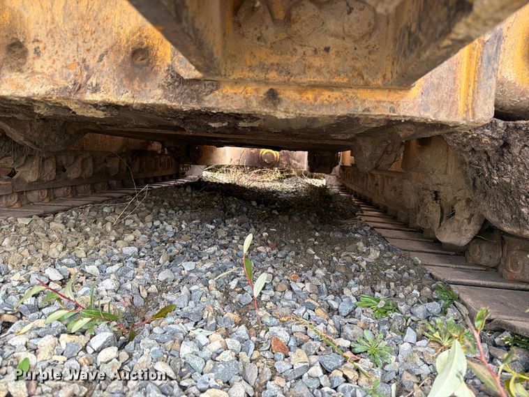 image for item YA5107 2006 John Deere 750J LT dozer