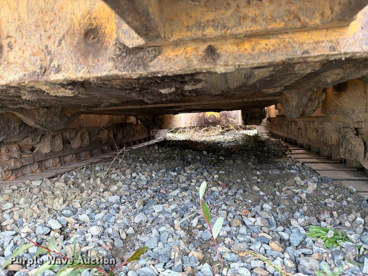 image for item YA5107 2006 John Deere 750J LT dozer