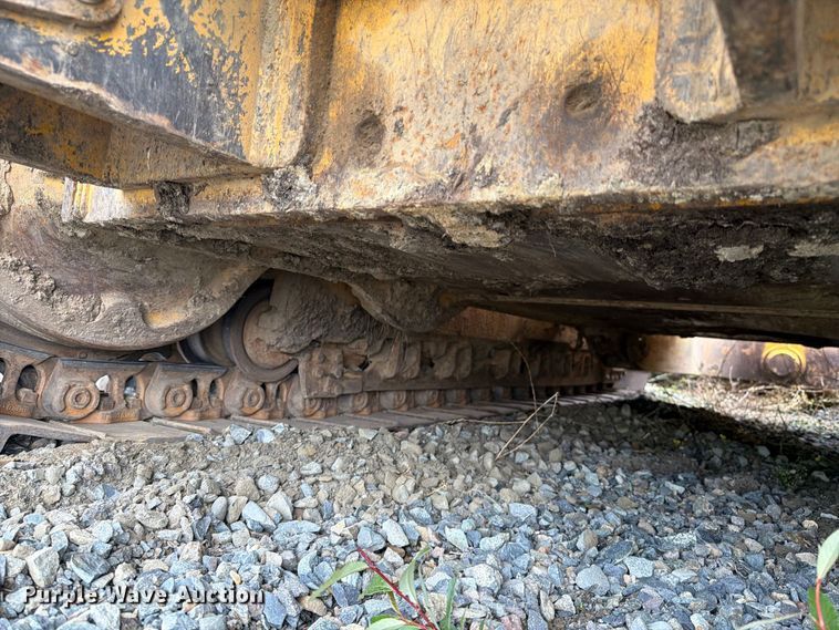 image for item YA5107 2006 John Deere 750J LT dozer
