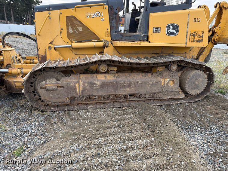 image for item YA5107 2006 John Deere 750J LT dozer
