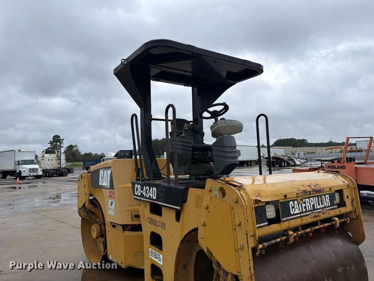 image for item YA5147 2007 Caterpillar CB-424D double drum vibratory roller