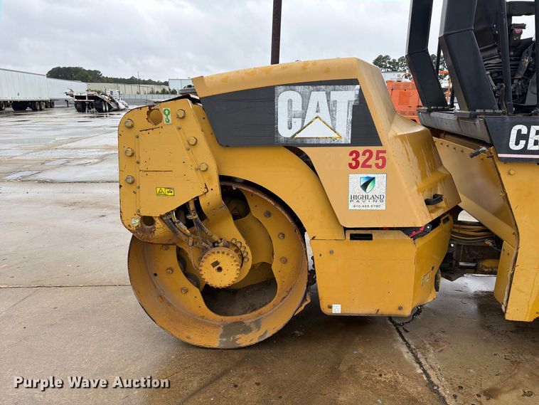 image for item YA5147 2007 Caterpillar CB-424D double drum vibratory roller
