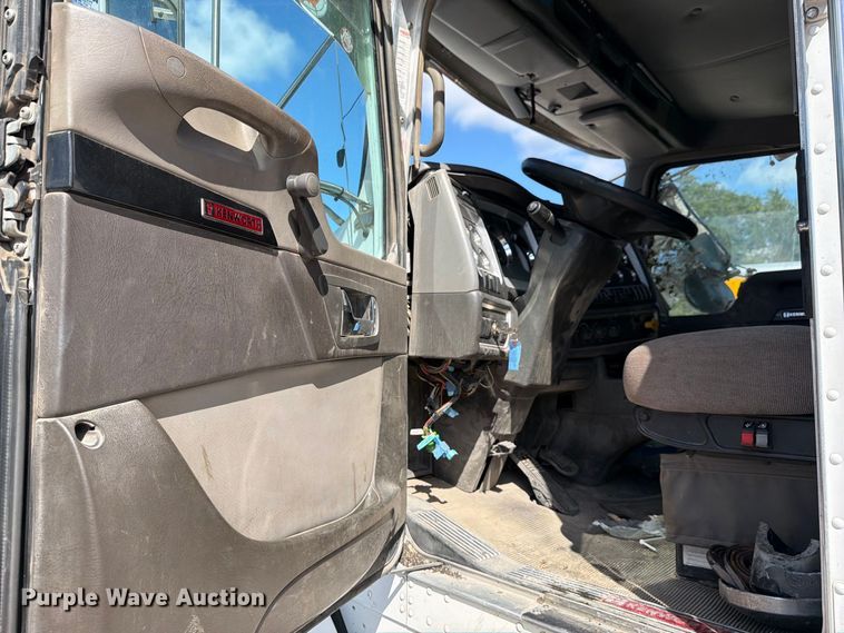 image for item YA5161 2019 Kenworth T800 dump truck