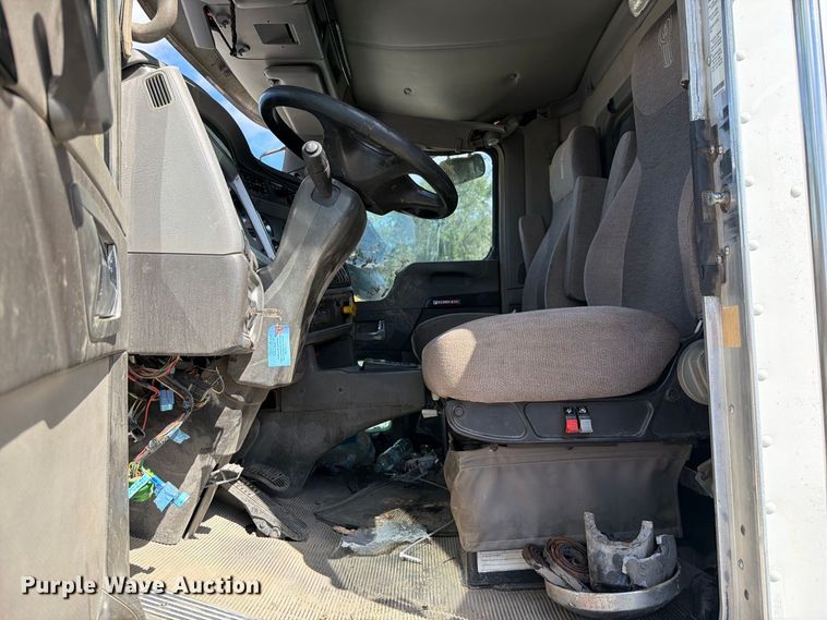 image for item YA5161 2019 Kenworth T800 dump truck