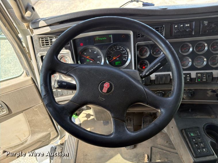 image for item YA5161 2019 Kenworth T800 dump truck