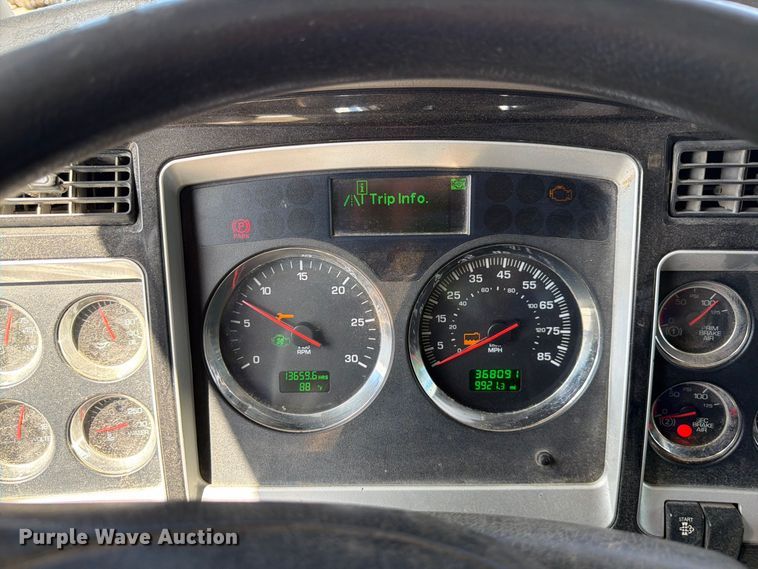 image for item YA5161 2019 Kenworth T800 dump truck