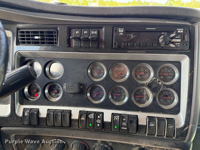 image for item YA5161 2019 Kenworth T800 dump truck