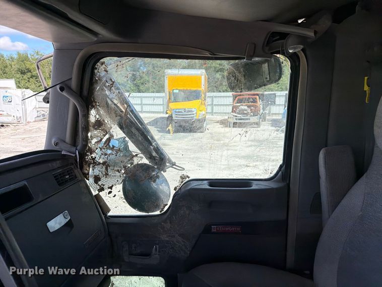 image for item YA5161 2019 Kenworth T800 dump truck