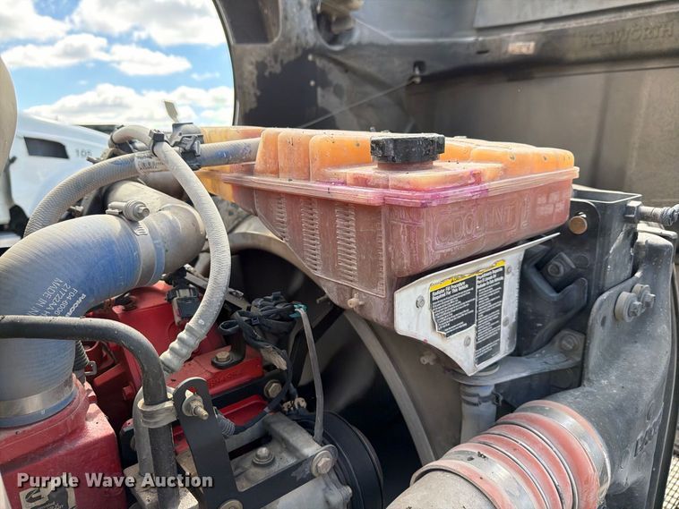 image for item YA5161 2019 Kenworth T800 dump truck
