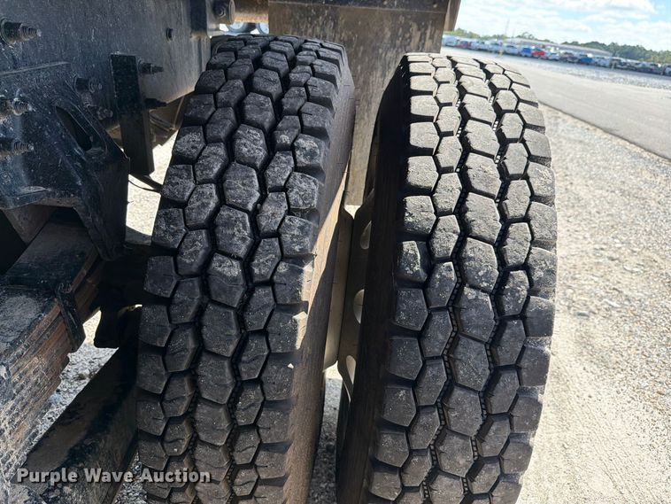 image for item YA5161 2019 Kenworth T800 dump truck