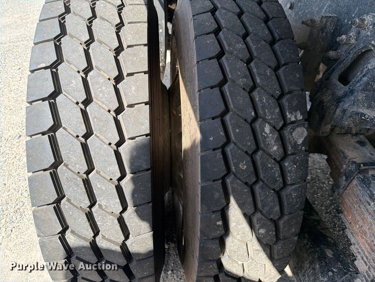 image for item YA5161 2019 Kenworth T800 dump truck