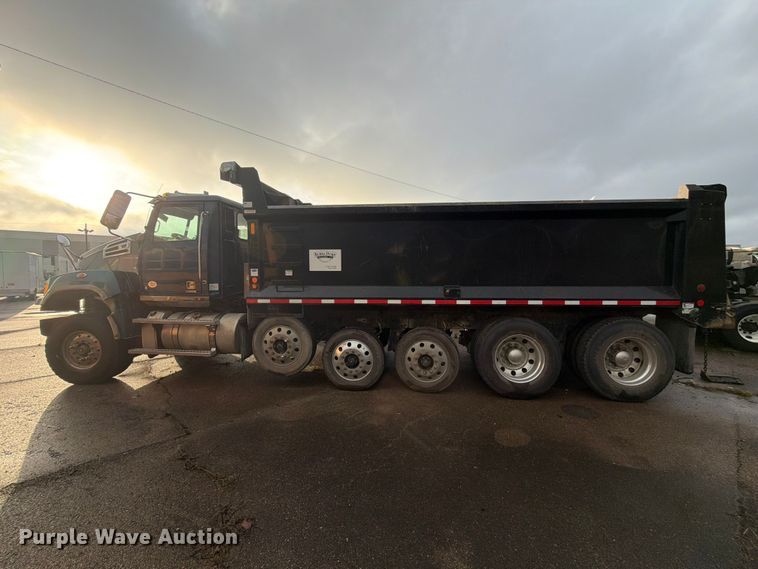 image for item YA5181 2021 Western Star 4700 dump truck