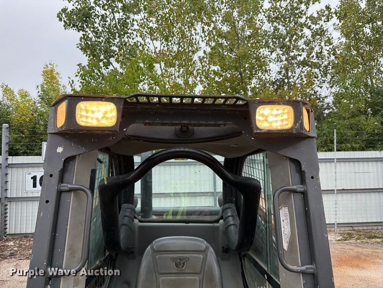 image for item YA5191 2017 Case SV340 skid steer loader