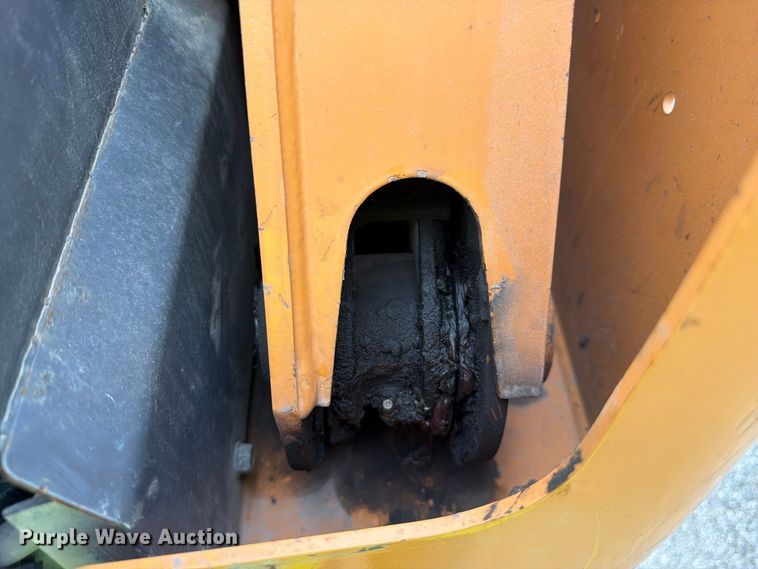 image for item YA5191 2017 Case SV340 skid steer loader