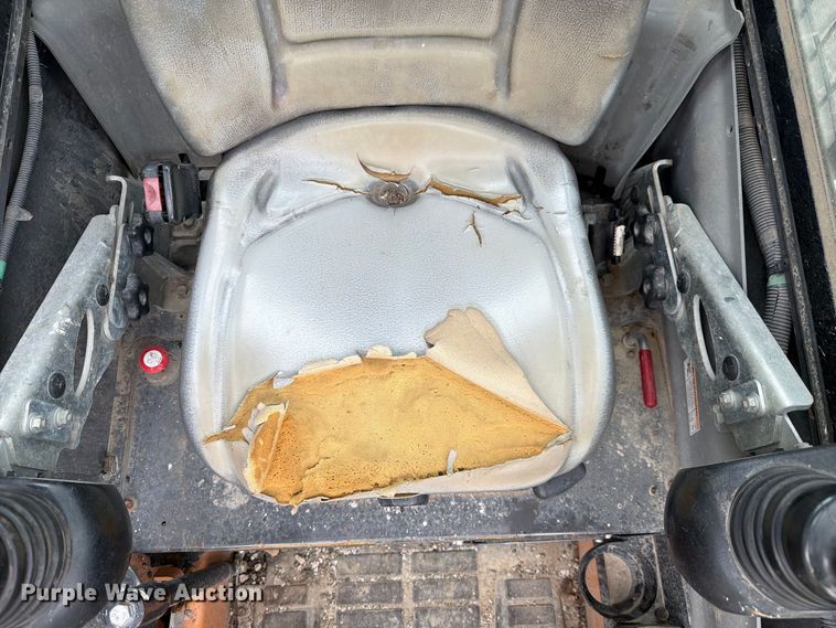 image for item YA5191 2017 Case SV340 skid steer loader