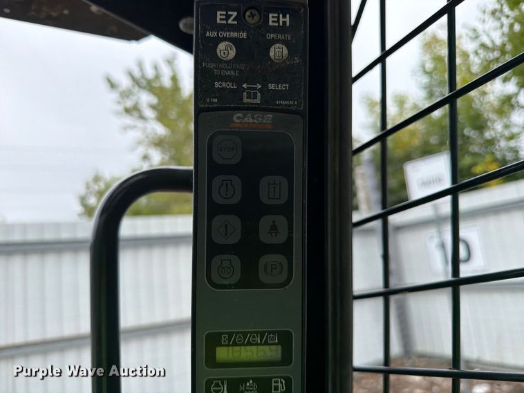 image for item YA5191 2017 Case SV340 skid steer loader