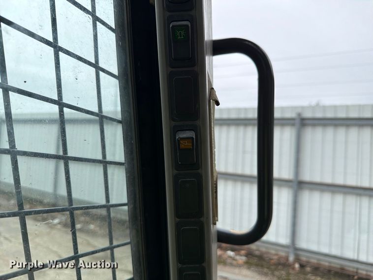 image for item YA5191 2017 Case SV340 skid steer loader