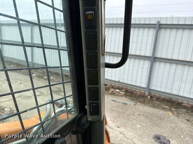 image for item YA5191 2017 Case SV340 skid steer loader