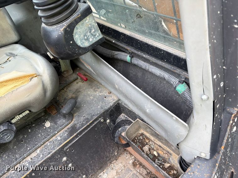 image for item YA5191 2017 Case SV340 skid steer loader