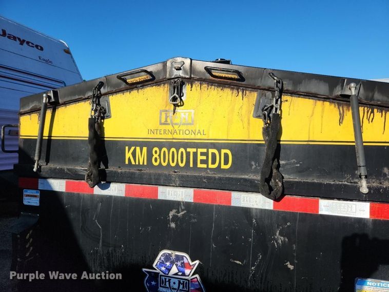 image for item YA5195 2022 KM International 8000TEDD C2M2 asphalt hot box trailer