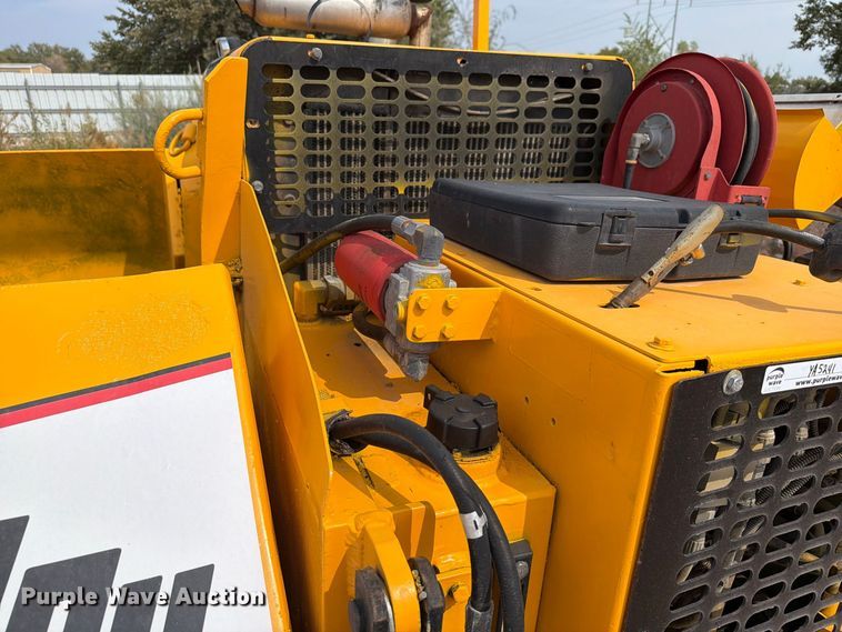 image for item YA5241 2012 LeeBoy 8515B paver