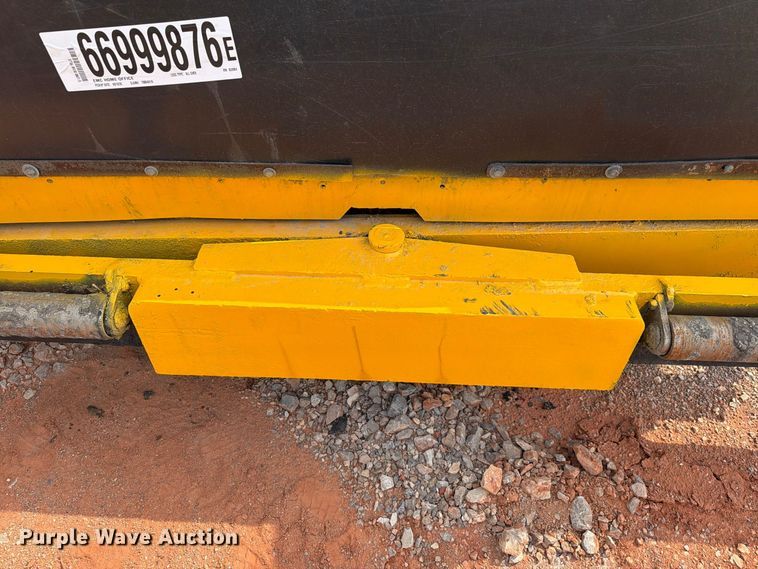 image for item YA5241 2012 LeeBoy 8515B paver