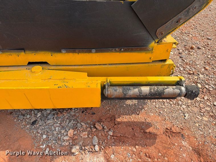 image for item YA5241 2012 LeeBoy 8515B paver