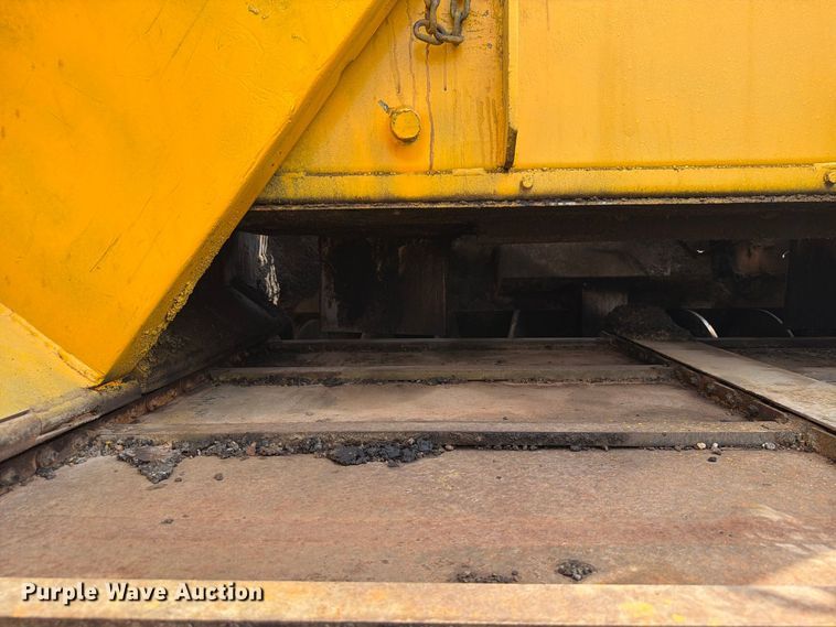 image for item YA5241 2012 LeeBoy 8515B paver