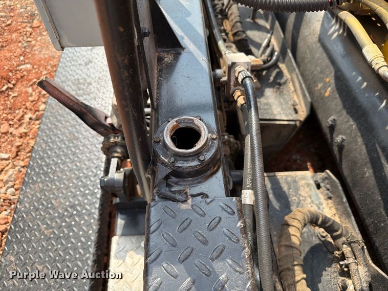 image for item YA5241 2012 LeeBoy 8515B paver