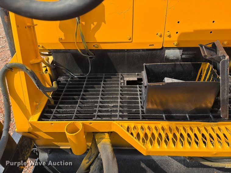 image for item YA5241 2012 LeeBoy 8515B paver