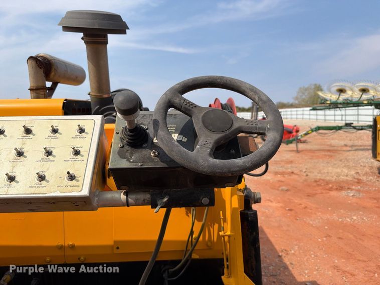 image for item YA5241 2012 LeeBoy 8515B paver