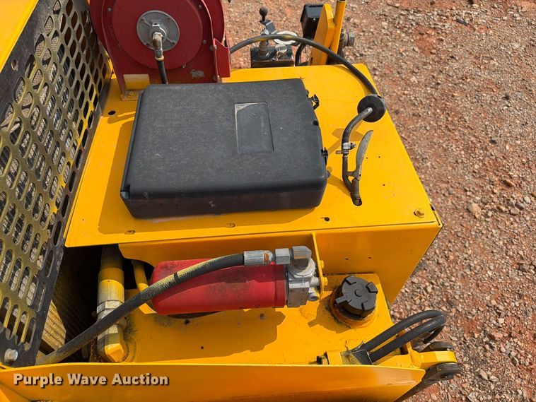 image for item YA5241 2012 LeeBoy 8515B paver