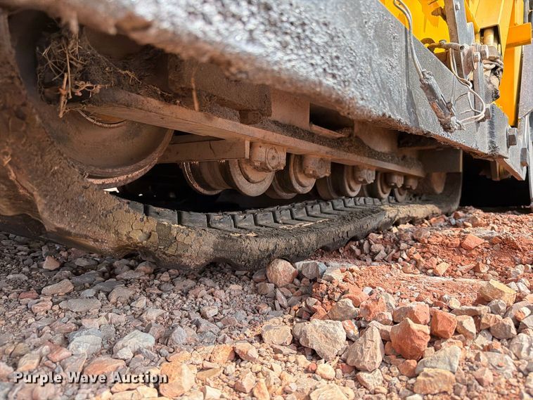 image for item YA5241 2012 LeeBoy 8515B paver