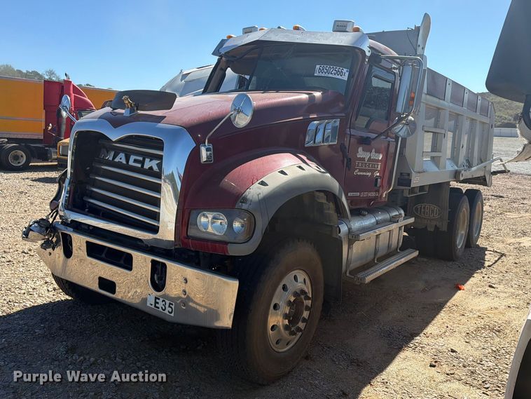 2019 Mack Granite dump truck