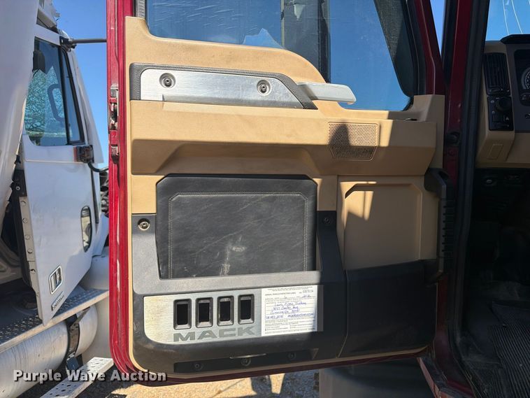 image for item YA5303 2019 Mack Granite dump truck