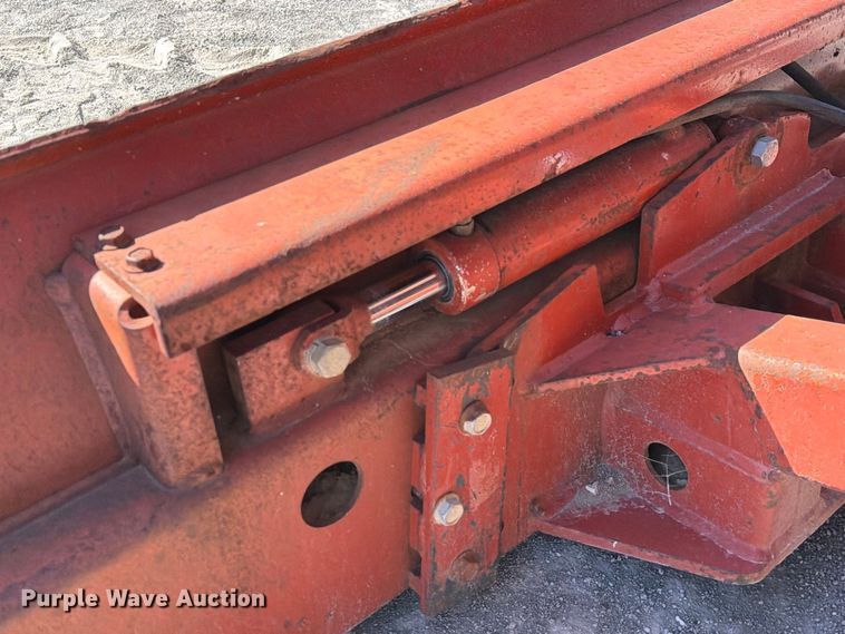 image for item YA5428 2001 Ditch Witch 7610DD trencher