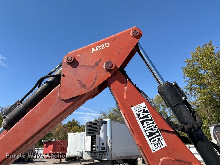 image for item YA5428 2001 Ditch Witch 7610DD trencher