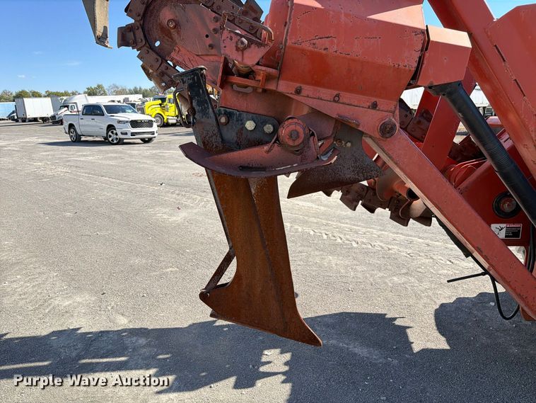 image for item YA5428 2001 Ditch Witch 7610DD trencher