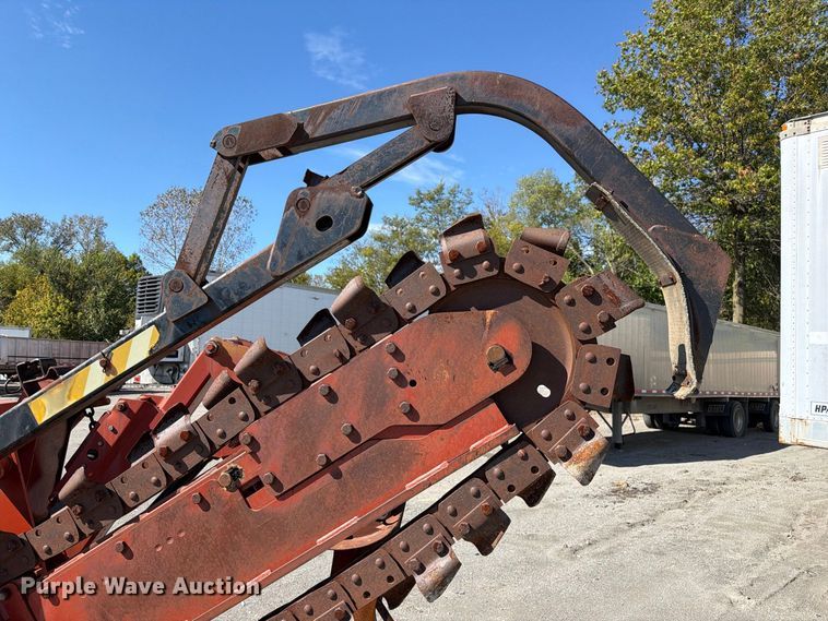 image for item YA5428 2001 Ditch Witch 7610DD trencher
